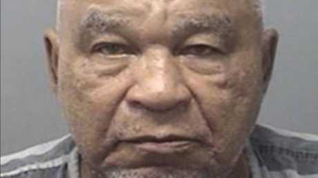 أغلبهن من النساء.. اعترافات صادمة لسفاح أمريكي قتل 90 ضحية! (صور)