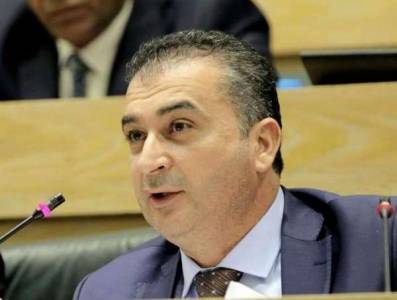 رئيس لجنة الطاقة النيابية يدلي بدلوه في أزمة البنزين