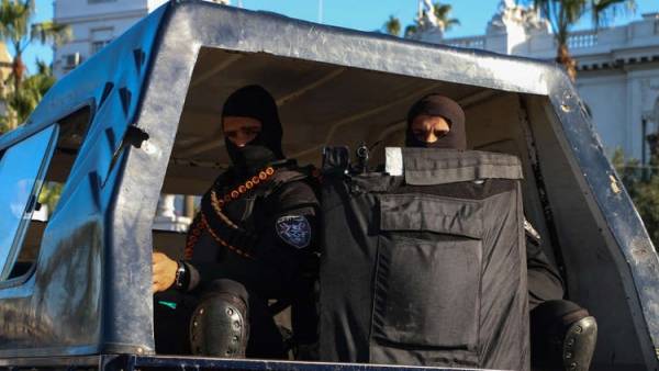 ضبط شبكة دولية للاتجار في البشر تضم مطربة مصرية