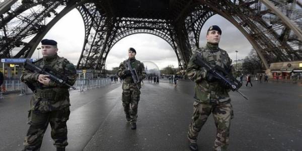 فرنسا تغلق برج إيفيل تحسباً لاحتجاجات السبت