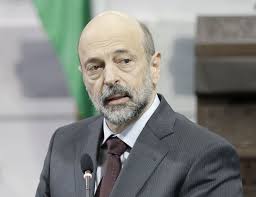 الطراونة يعتذر على طريقته للرزاز