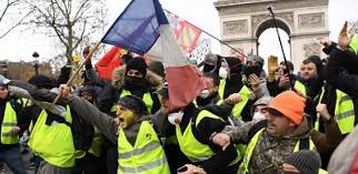 رئيس الوزراء الفرنسي يدعو للحوار عقب تجدد التظاهرات