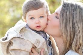 عادة التقبيل: الموت يتسلل في هيئة الحب ..