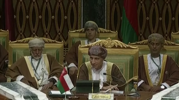شاهد بالصور .. وحدها عُمان التي ابتسمت خلال القمة الخليجية
