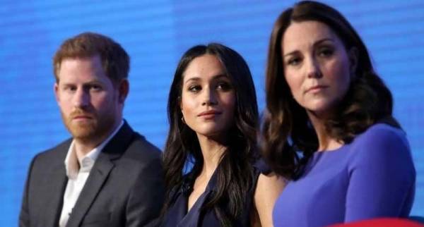 والد ميغان يهاجم صهره الأمير.. ويذكره بفضائح العري والنازية