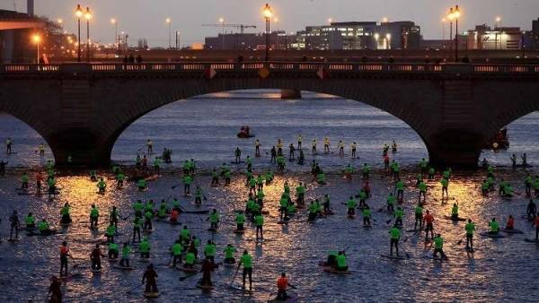 السترات الصفراء تغزو نهر السين (صور + فيديو)