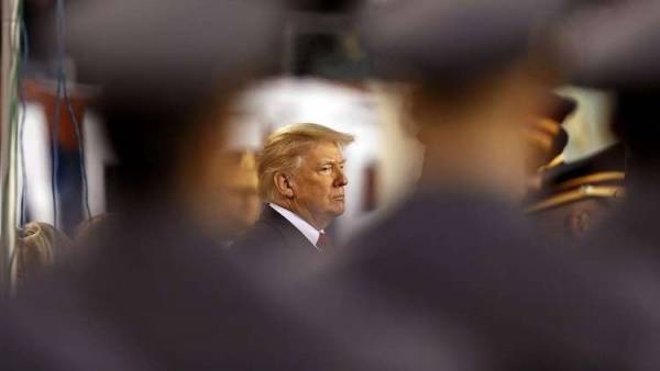 نائب ديمقراطي: ترامب قد يواجه المساءلة والسجن بسبب الرشوة