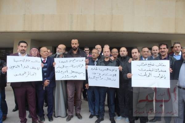 المستثمرون في سوق عمان المالي يلوحون بالمشاركة بوقفة الدوار الرابع