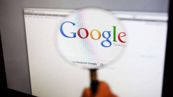 لماذا تعطي نتائج البحث عن كلمة أحمق في غوغل صور ترامب؟ (فيديو)