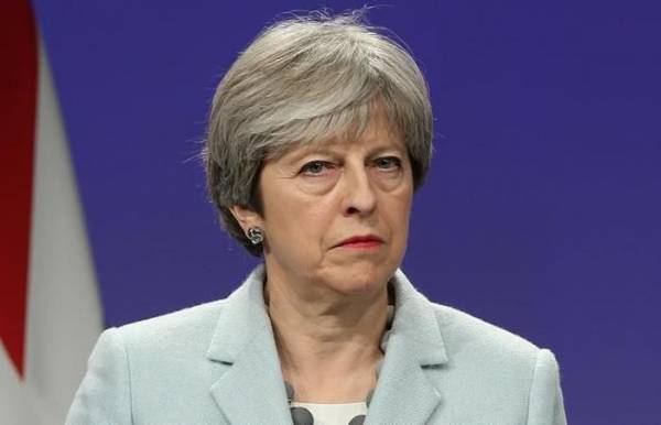 رئيسة وزراء بريطانيا تنجو من سحب الثقة منها كزعيمة لحزب المحافظين