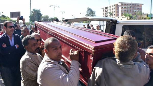 بغياب النجوم.. تشييع جثمان الفنان المصري حسن كامي لمثواه الأخير (صور)