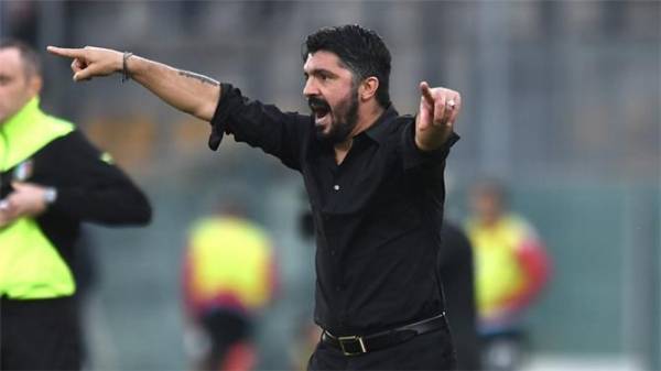 بعد سقوط أثينا.. مدرب ميلان يصف لاعبيه بـالحمقى