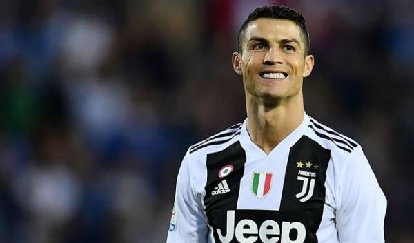 رونالدو يقتحم تاريخ الدوري الإيطالي بـهدف الـ20 عاما