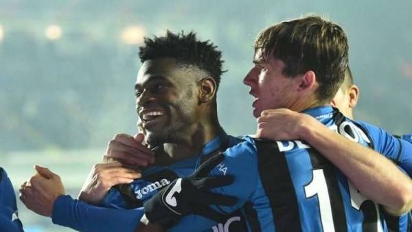 أتالانتا يمنح ميلان هدية ثمينة بالفوز على لاتسيو في الكالتشيو