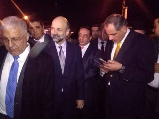 رئيس الوزراء يرعى الاحتفال بإضاءة شجرة عيد الميلاد في مأدبا