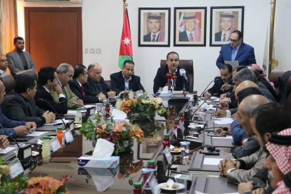 الشحاحدة يلتقي رؤساء مجالس المحافظات ولجان الزراعة