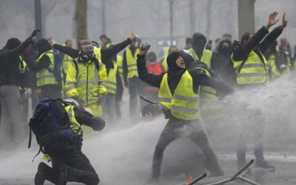 الشرطة الفرنسية تهدد بالانضمام إلى «السترات الصفراء»