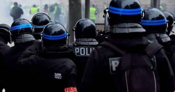 فرنسا.. السترات الزرقاء تنضم إلى الصفراء