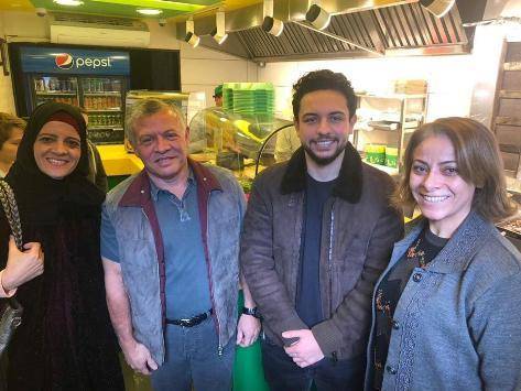 الملك في أحد المطاعم بمنطقة الدوار الأول