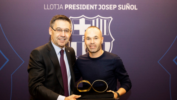 إنييستا يرغب بالعودة لبرشلونة كمدرب