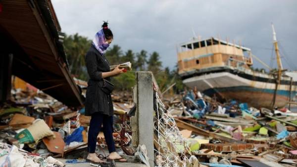 62 قتيلا في تسونامي “بركاني” في إندونيسيا