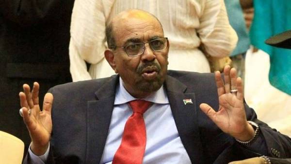 البشير يصدر أول قرار جمهوري منذ اندلاع الاحتجاجات