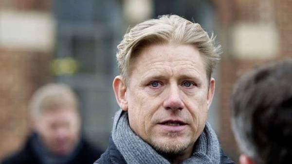 بعد إقالة مورينيو.. شمايكل يفكر بالعودة إلى مانشستر يونايتد