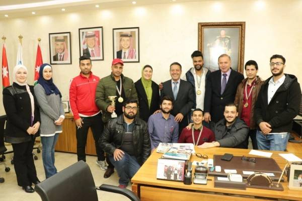 طلبة مدرسة أجياد الدولية يحاورون رئيس جامعة عمان العربية