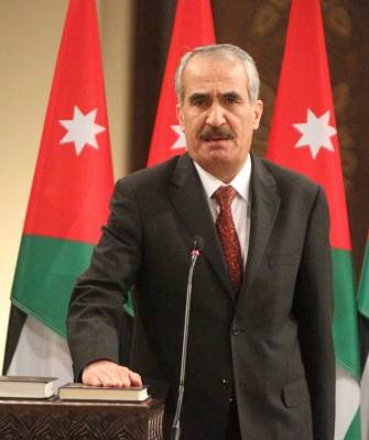 وزير الداخلية يقرر ترفيع موظفين في الوزارة