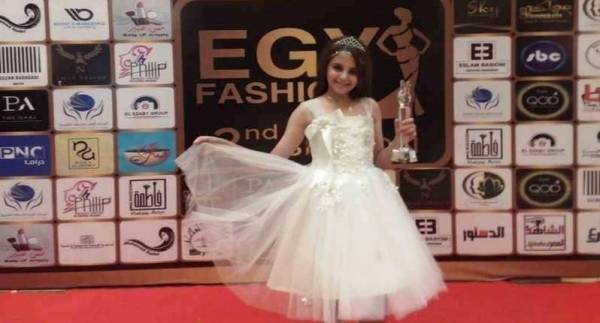 الطفلة «نورا» أصغر عارضة أزياء رسمية في مصر تعرفوا عليها ..