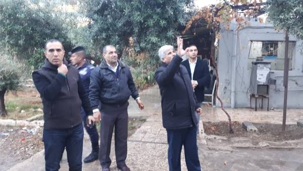 بالفيديو والصور : السميران يشرف على انقاذ مواطن عالق في سيل الزرقاء