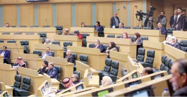 عجز الموازنة وراء استسلام الحكومات لإملاءات “صندوق النقد”