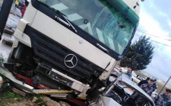 وفاة شخص واصابة اخر بحادث تصادم صهريج ومركبة في عمان