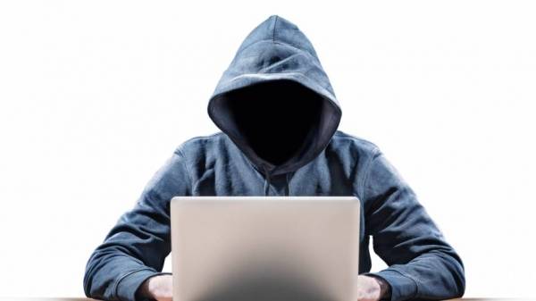 القبض على شخص لابتزازه فتاة عبر مواقع التواصل الاجتماعي