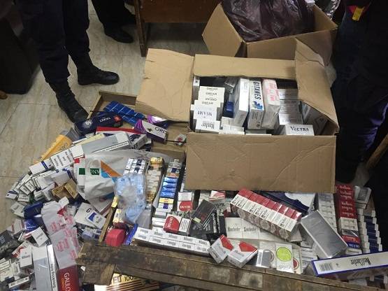 ضبط اكثر من 100 كرتونة دخان مهرب (صور)