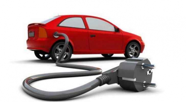 فرض ضريبة (25) على السيارات الكهربائية وتوقعات بارتفاع سعرها لـ4 الاف دينار