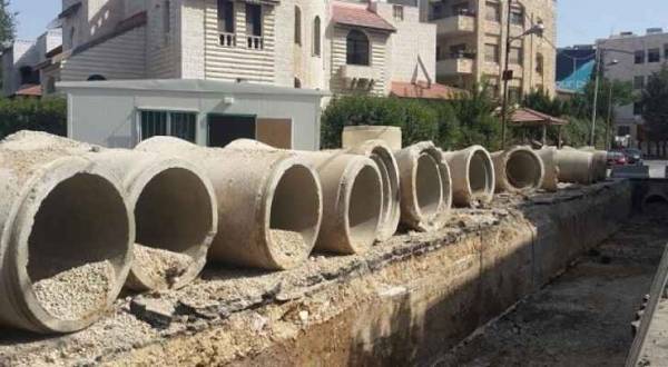 بلدية العيون تنفذ عطاء تركيب عبارات تصريف المياه