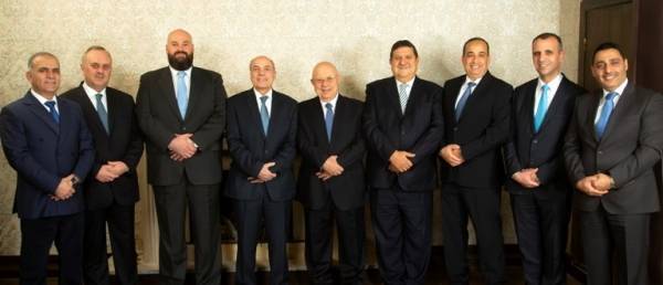 كتلة عهد تدعو الحكومة للتراجع عن فرض ضريبة على المركبات الكهربائية