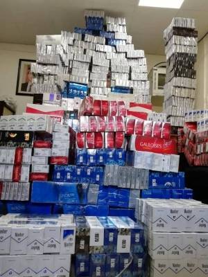 بالصور ....الجمارك الاردنية تحبط تهريب ٢٢ كرتونة سجائر