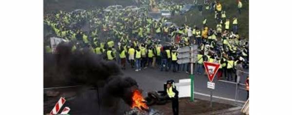 ماكرون يدعو حكومته لـالجرأة أمام المحرضين