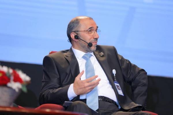 حمدان: 200 مكتب حج وعمرة مهددة بالاغلاق وتسريح عشرة الاف مواطن