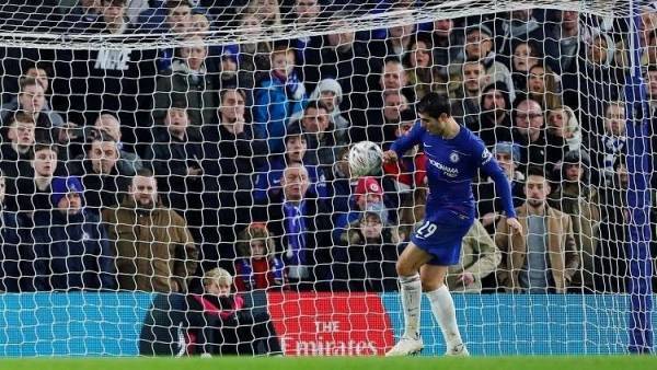 شاهد بالفيديو .. موراتا يهدر هدفا محققا بغرابة