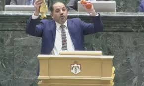 النائب العتايقة يوضح قصة البندورة والخبز  والتصويت على الموازنة ..تفاصيل