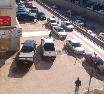 قوة امنية تلقي القبض على مطلقي النار على الدوار السابع .. صور