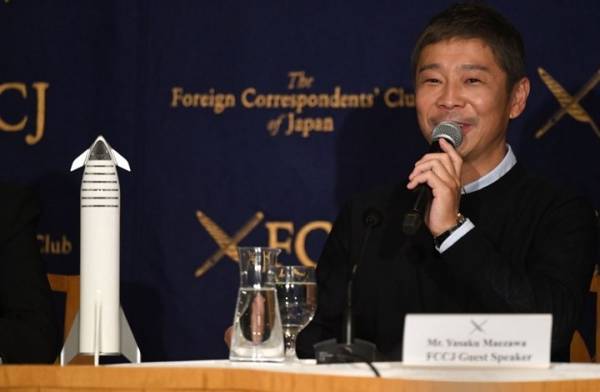 ملياردير ياباني يعلن عن جائزة ثمينة جدا لمن يعيد تغريدته