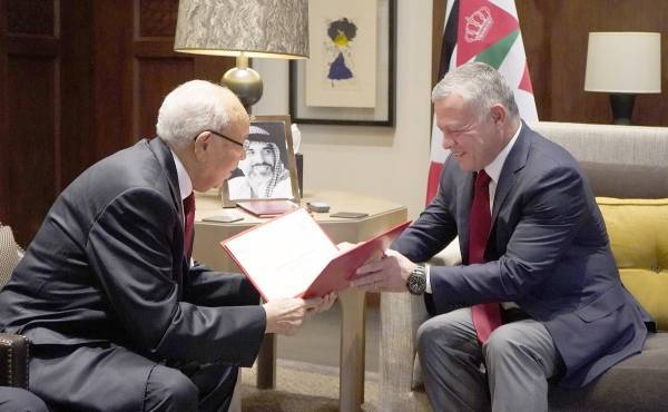 الملك يتسلم دعوة من الرئيس التونسي لحضور القمة العربية في آذار المقبل