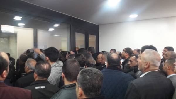 بالصور.. فوضى عارمة في كلية القدس تؤثر على سير العملية الانتخابية