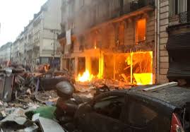 مصرع (4) أشخاص وإصابة العشرات بانفجار غاز في باريس