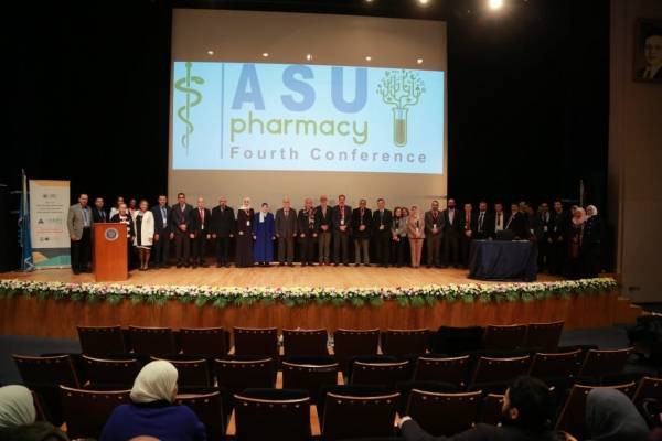 العلوم التطبيقية تعقد المؤتمر الصيدلاني الرابع الاتجاهات الحديثة في بحوث الدراسات العليا