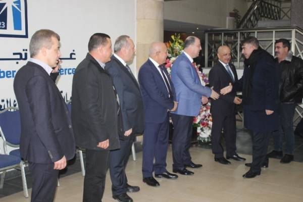 رئيس وأعضاء غرفة تجارة عمان وممثلي القطاعات التجارية يستقبلون المهنئين – صور